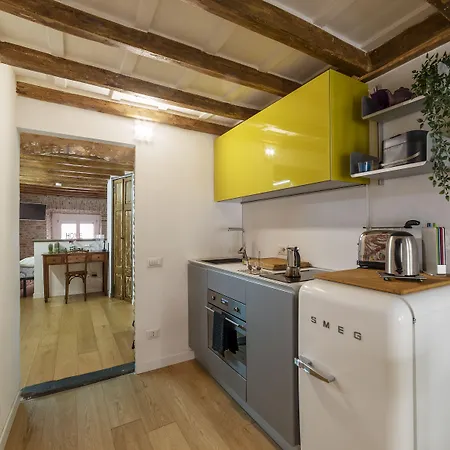 GuestHost - Largo di Torre Argentina Cozy Studio-2