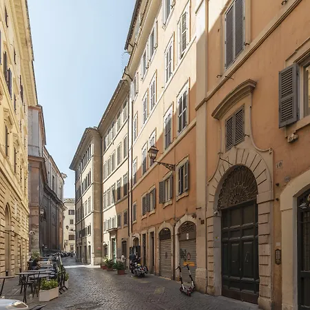 GuestHost - Largo di Torre Argentina Cozy Studio-3